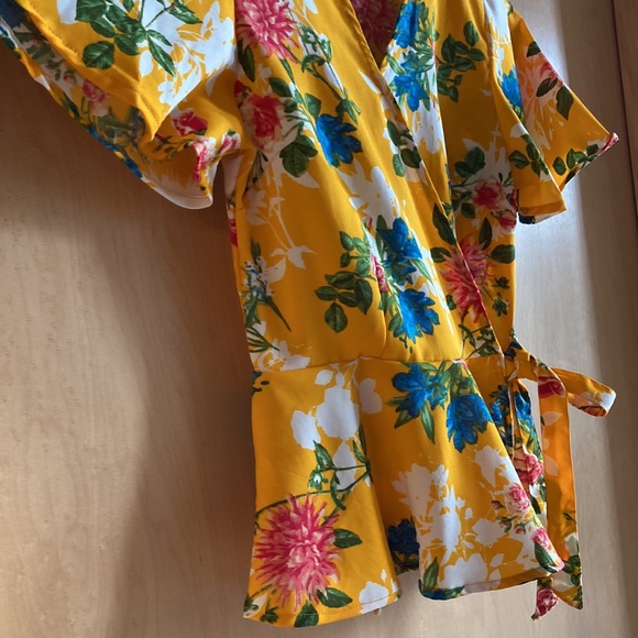 Live 4 Truth wrap around top size XS - Picture 5 of 8